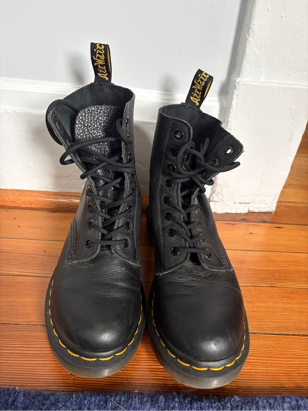 Dr. Martens Black Leather Lace-Up Combat Boots size 7 womenโs